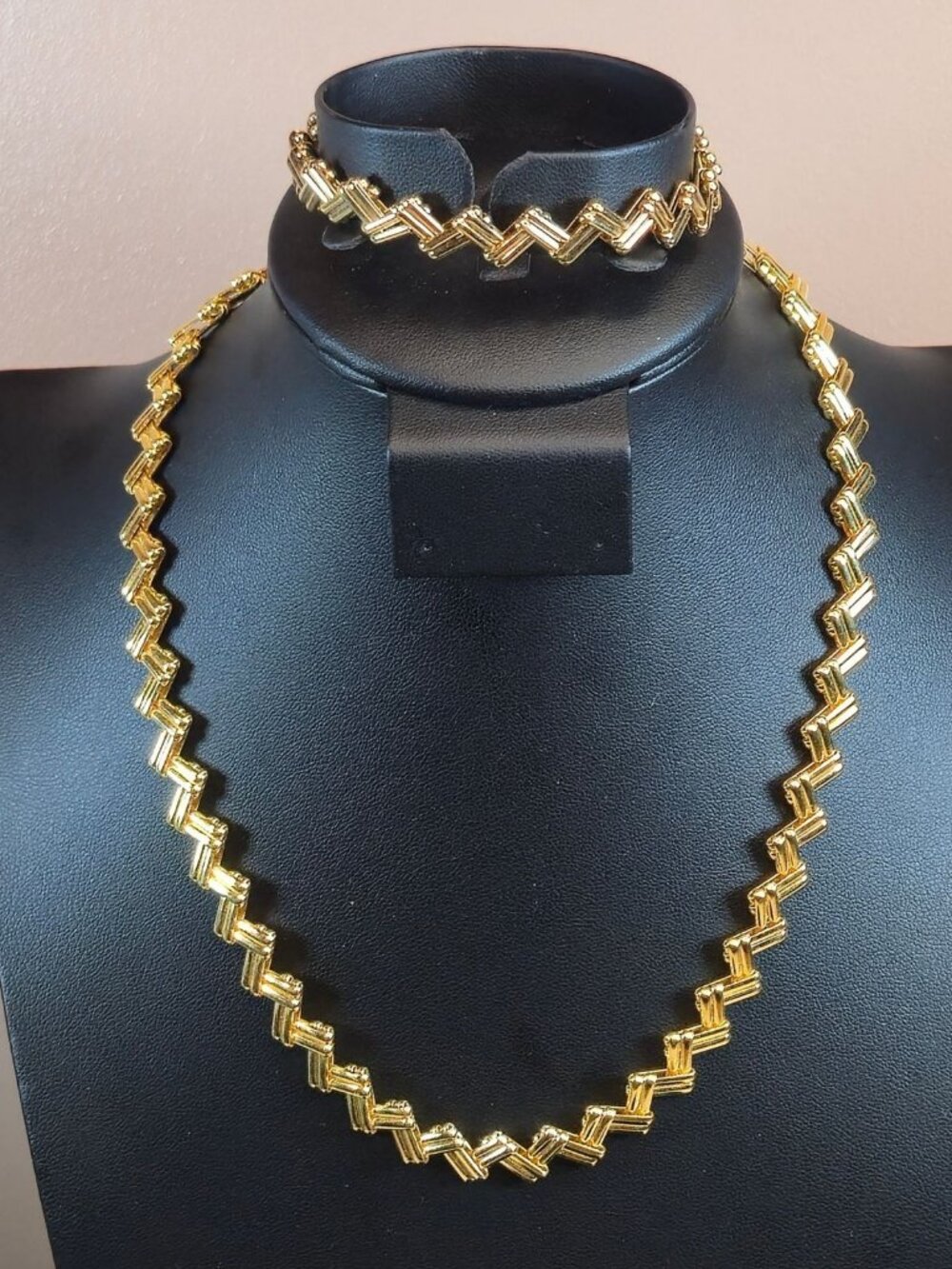Vintage Avon Gold-Tone Chevron Link Necklace & Bracelet Set Zig-Zag Geometric